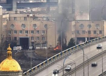 روسی طیاروں کی یوکرین پر بمباری جبکہ زمینی فوجیں سرحدوں کے اندرداخل