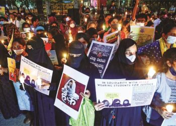 بنگلور میں’ امرت دھاری‘ سکھ لڑکی سے پگڑی اتارنے کو کہا گیا