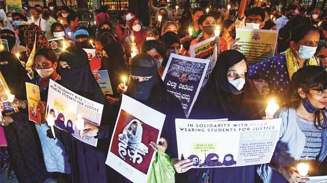 بنگلور میں’ امرت دھاری‘ سکھ لڑکی سے پگڑی اتارنے کو کہا گیا