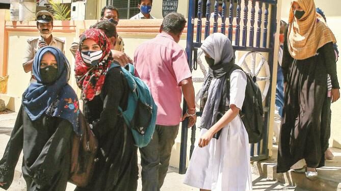 رام کرشن آشرم نےحجاب پرغیر ضروری تنازع پرافسردگی کااظہار کیا