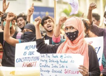 حجاب پر پابندی نہیں، طے شدہ یونیفارم پہننے کیلئے کہاگیاہے: کرناٹک حکومت