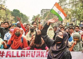 حجاب تنازع کیخلاف احتجاج کئی ریاستوں میں پھیل گیا