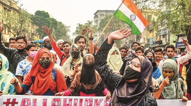 حجاب تنازع کیخلاف احتجاج کئی ریاستوں میں پھیل گیا