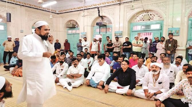 اسلام کے تعلق سے غلط فہمیوں کو دور کرنے کیلئے دھولیہ میں’تعارف مسجد پروگرام