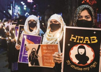 مسلم طالبات کو آئی آئی ایم بنگلور کے اساتذہ کی حمایت