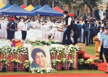 رہیں نہ رہیں ہم، مہکا کریں گےبن کے کلی، بن کے صبا