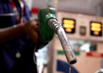 پٹرول اور ڈیزل کی قیمتیں 100ویں دن بھی ریکارڈ سطح پر برقرار