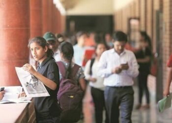 ایوان بالا میں سبھی تعلیمی اداروں کو کھولنے کا مطالبہ