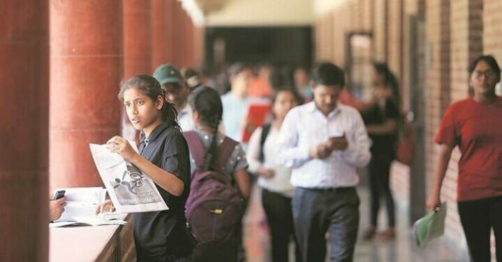 ایوان بالا میں سبھی تعلیمی اداروں کو کھولنے کا مطالبہ