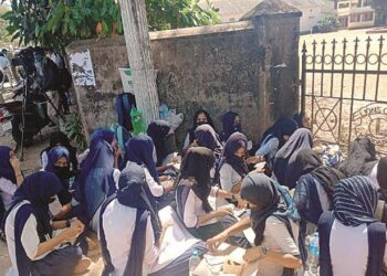حجاب تنازع : ایک اور کالج میں طالبات کو روکا گیا لیکن طالبات کو بھرپور حمایت مل رہی ہے