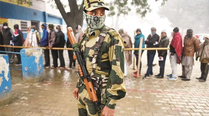 یوپی :پہلا مرحلہ مجموعی طورپر پُرامن ،۶۰ء۵۱؍ فیصد پولنگ