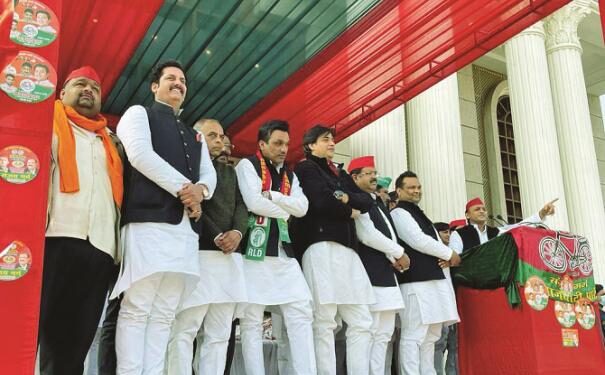 یوپی کے سینئر افسران پر جانبداری کا الزام