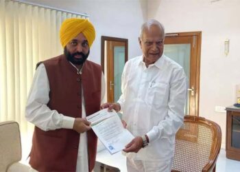 بھگونت مان کی گورنر سے ملاقات، حکومت بنانے کا دعویٰ پیش کیا