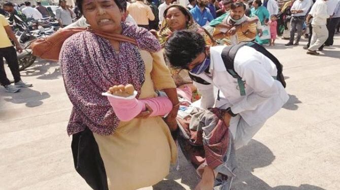 آگرہ کے میڈیکل کالج میں آتشزدگی، بھگدڑ کی صورتحال