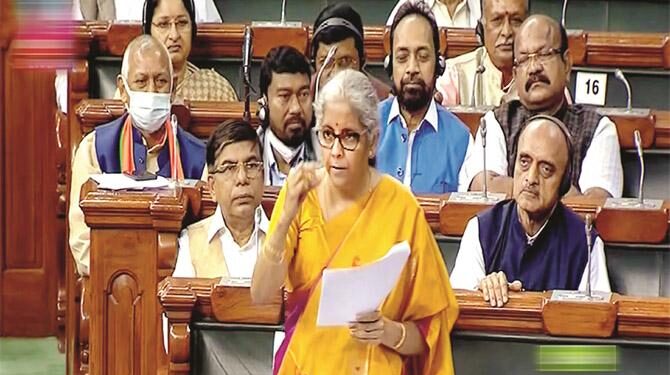 پارلیمنٹ کے بجٹ اجلاس کے دوسرے مرحلے کا پہلادن ہنگامہ خیز