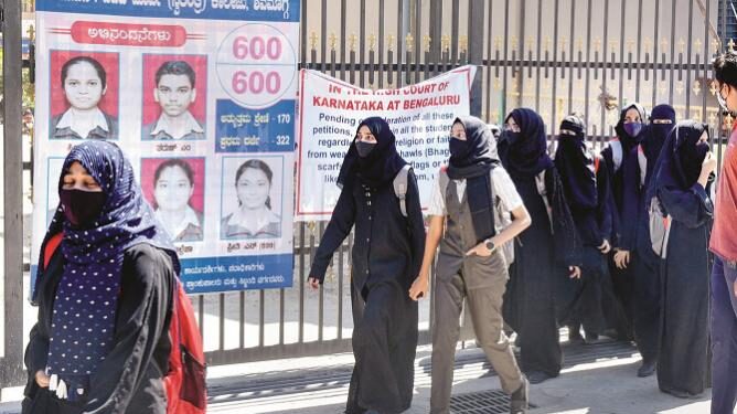 پردہ اسلام میں فرض ہےحجاب پرپابندی قابل قبول نہیں:دارالعلوم دیوبند