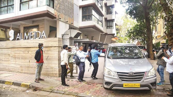 آدتیہ ٹھاکرے کے قریبی ساتھیوں پر انکم ٹیکس کا چھاپہ