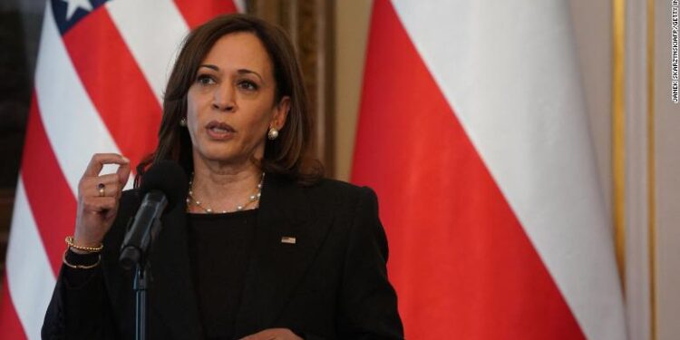 یوکرین کے پناہ گزینوں کے حوالہ سے کملا ہیرس کارویہ ناقابل قبول