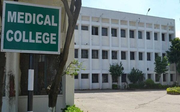 میڈیکل کی تعلیم پر سرکار کو خاص توجہ دینے کی ضرورت