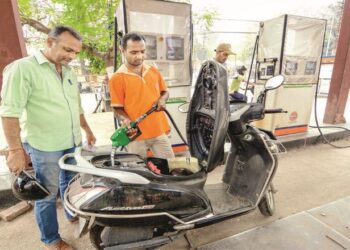 عام آدمی دم بخود،پیٹرول، ڈیزل اور رسوئی گیس مہنگی