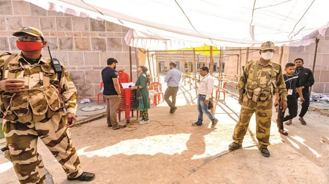 ماحول حساس ، فضا ساکت، سیاسی پارٹیاں چوکس