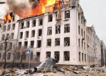 یوکرین کےکئی شہروں پربیک وقت حملے،خارکیٖف میں روس کی بری فوج اُتر گئی