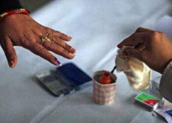 اترپردیش اسمبلی انتخابات کے چھٹے مرحلے میں 10 اضلاع میں ووٹنگ شروع