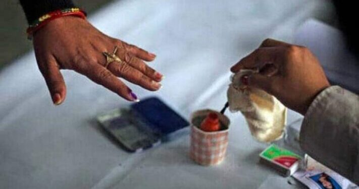 اترپردیش اسمبلی انتخابات کے چھٹے مرحلے میں 10 اضلاع میں ووٹنگ شروع
