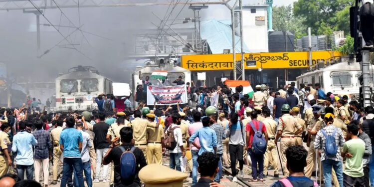 اگنی پاتھ پر احتجاج کے درمیان حکومت کا نیا فیصلہ