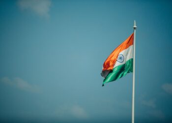 ہمارا قومی پرچم پوری دنیا کے تمام قومی پرچموں میں سب سے بہتر ہے