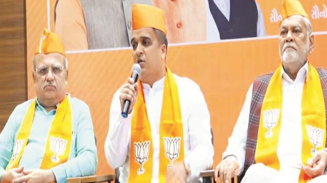 گجرات میں یکسا ں سوِل کوڈ کا شوشہ، کمیٹی تشکیل