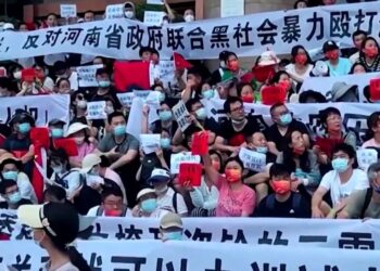 شی جن پنگ کرسی چھوڑو۔۔ چین میں حکومت کے خلاف پرتشدد ہوئے مظاہرین