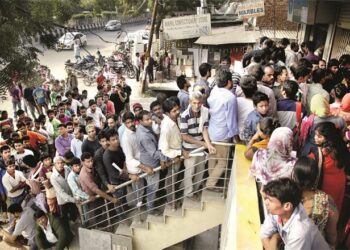 مرکز نے نوٹ بندی کی ذمہ داری آر بی آئی پر ڈال دی