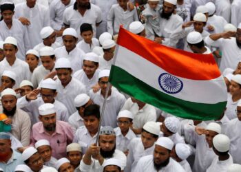 دھرتی کے باسیوں کی مکتی پریت میں ہے