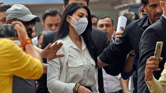 منی لانڈرنگ کیس میں اداکارہ جیکلین فرنانڈیز کو 2 روپے کے ذاتی مچلے کی شرط پر ضمانت