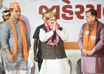 گجرات میں بی جےپی باغیوں سے پریشان، ۷؍ لیڈر معطل