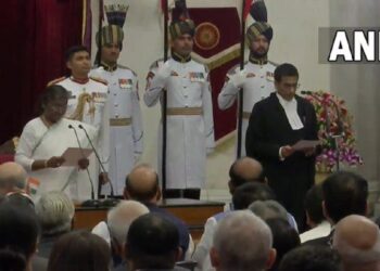 جسٹس چندرچوڑ نے 50ویں چیف جسٹس کا حلف لیا