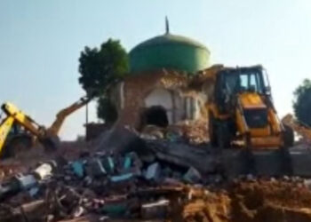 مظفرنگر کی درگاہ و مسجد شاہراہ کی توسیع کے نام پر شہید