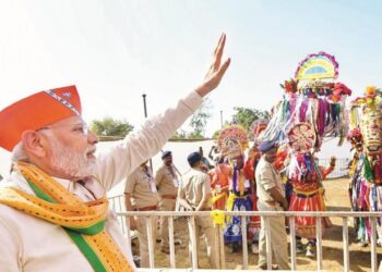 گجرات میں بی جے پی کی انتخابی مہم کی شروعات ، وزیر اعظم مودی کی ولساڑ میں ریلی