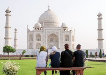 تاج محل کی مفت سیر19 نومبر کولیکن گنبد کاکرایہ 200