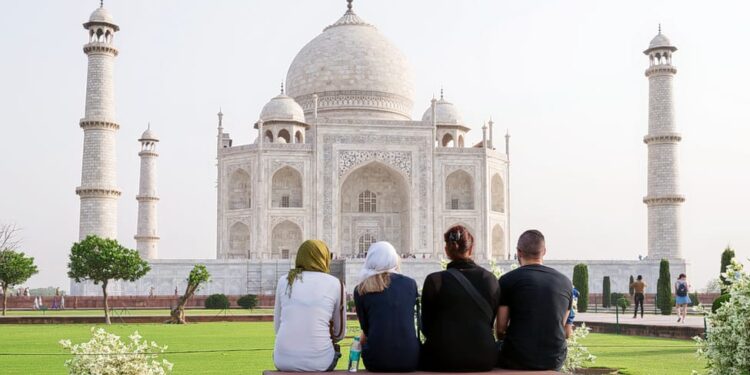 تاج محل کی مفت سیر19 نومبر کولیکن گنبد کاکرایہ 200