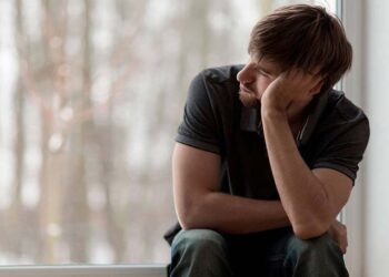 متوسط طبقہ کی وہ عادات جو انہیں کبھی خوش نہیں ہونے دیتیں