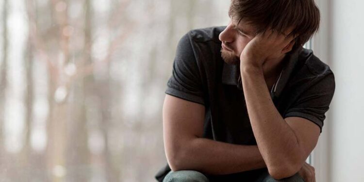 متوسط طبقہ کی وہ عادات جو انہیں کبھی خوش نہیں ہونے دیتیں