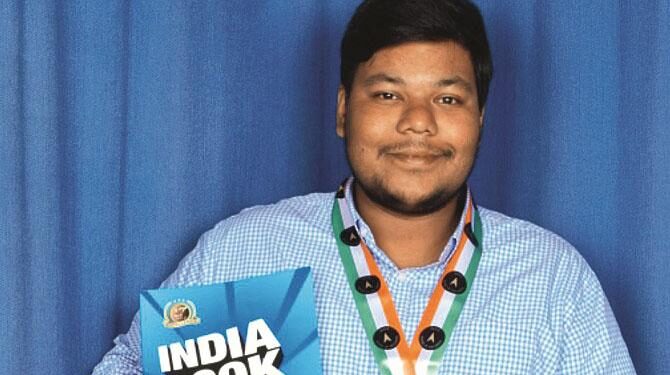 طالبعلم نے کیمیائی عناصر کے نام تیزی سے گنوانے کا ریکارڈ بنایا