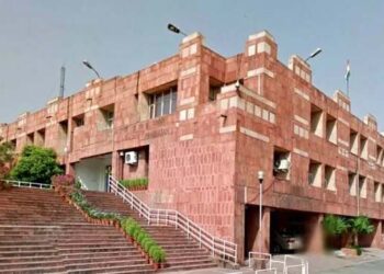 جے این یو میں پی ایچ ڈی کے اسٹوڈنٹس دھکے کھانے پر مجبور