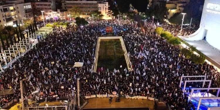 نیتن یاہو کے خلاف ہزاروں یہودی سڑکوں پر اترے