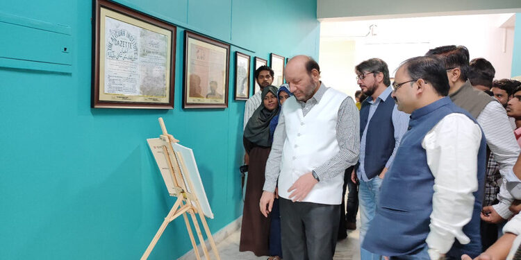 مانو کے شعبہ صحافت میں “پنڈت ہری ہردت فوٹو گیلری کا افتتاح”