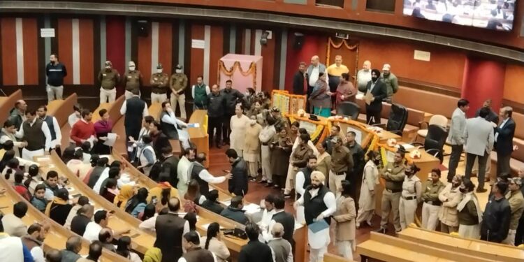 ایم سی ڈی: کس کروٹ بیٹھے گا اونٹ؟