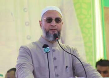 دہلی میں اسدالدین اویسی کے مکان پر حملہ