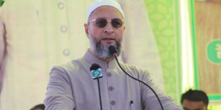 دہلی میں اسدالدین اویسی کے مکان پر حملہ